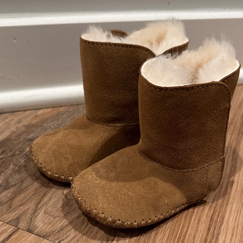 UGG Caden Baby Booties in Chestnut (6-12 mo)